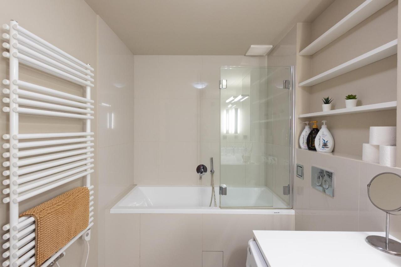 New Luxury Apt With Ac&Parking In The Center Of Prague Apartment Exterior foto
